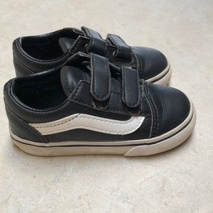 Toddler sz 7 black & white Old Skool leather Vans